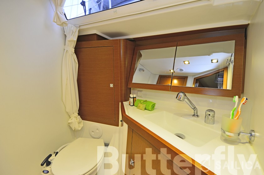 Oceanis 45 - Yacht Charter Sailica