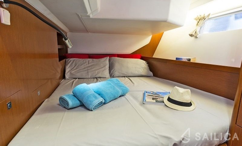 Oceanis 45 - Yacht Charter Sailica