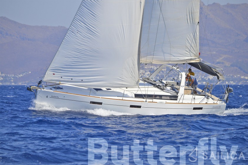 Oceanis 45 - Yacht Charter Sailica