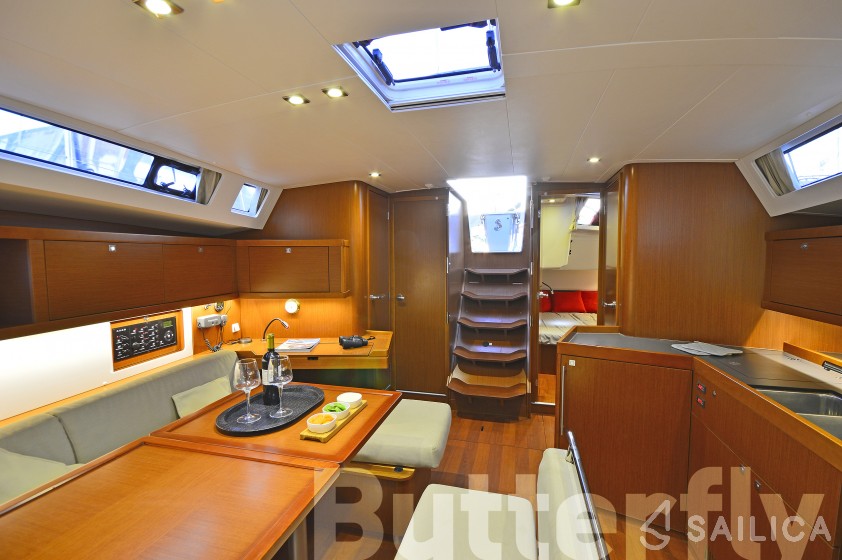 Oceanis 45 - Yacht Charter Sailica