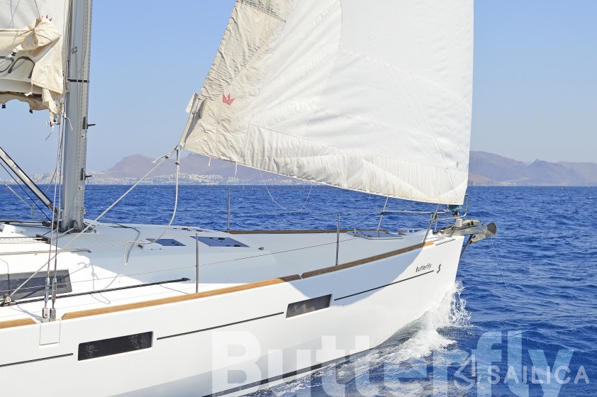Oceanis 45 - Yacht Charter Sailica