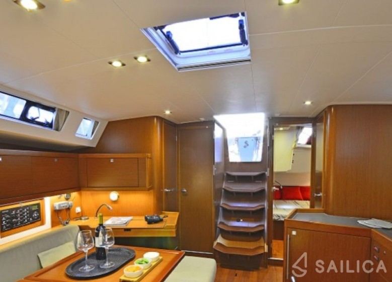 Oceanis 45 - Yacht Charter Sailica