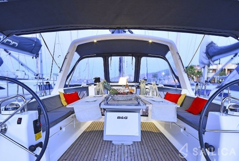 Oceanis 45 - Yacht Charter Sailica