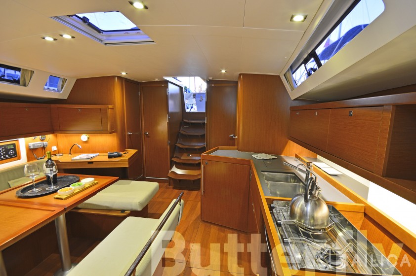 Oceanis 45 - Yacht Charter Sailica