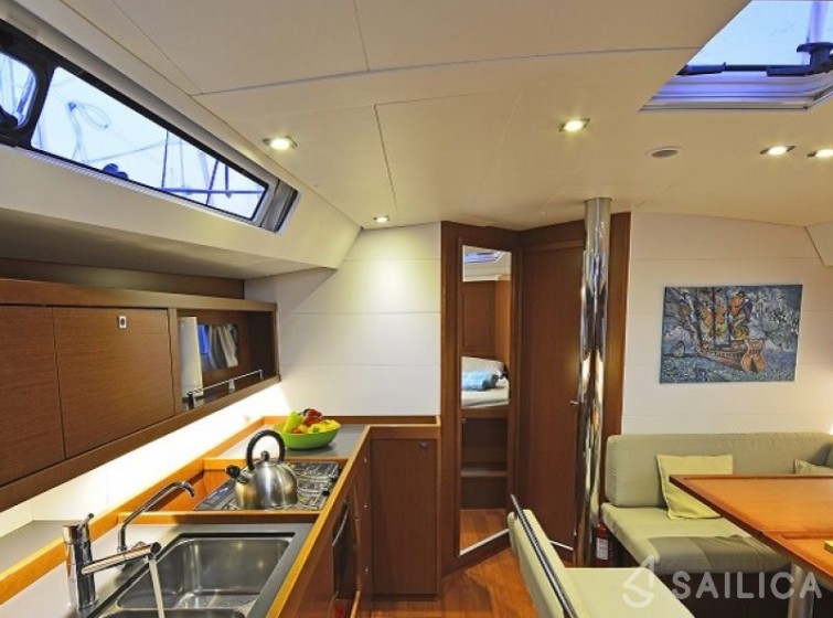 Oceanis 45 - Yacht Charter Sailica