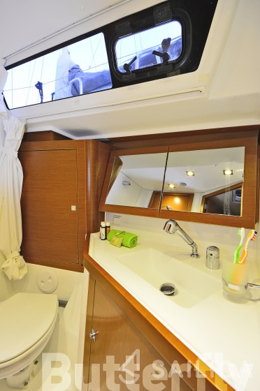 Oceanis 45 - Yacht Charter Sailica