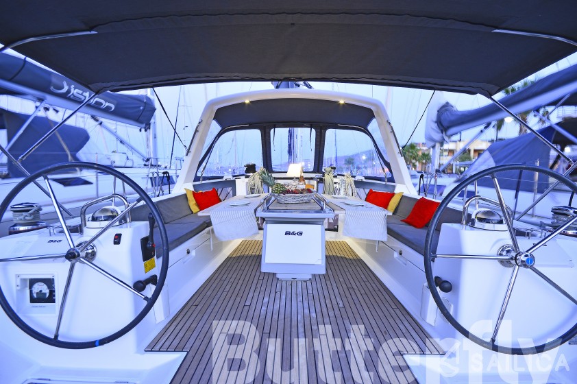 Oceanis 45 - Yacht Charter Sailica
