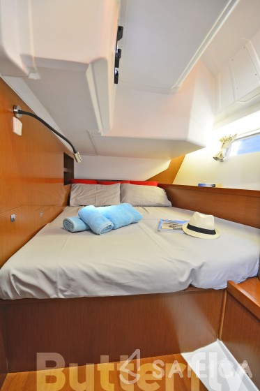 Oceanis 45 - Yacht Charter Sailica