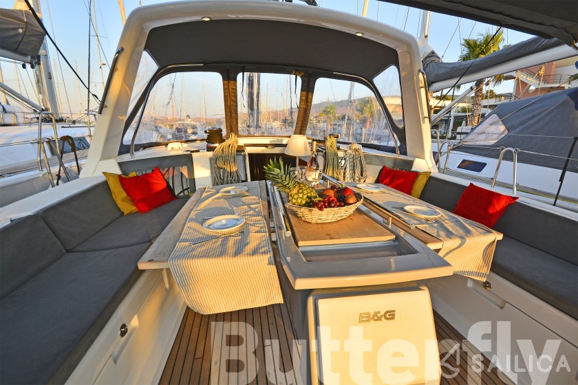 Oceanis 45 - Yacht Charter Sailica