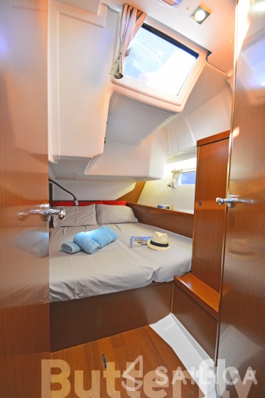 Oceanis 45 - Yacht Charter Sailica