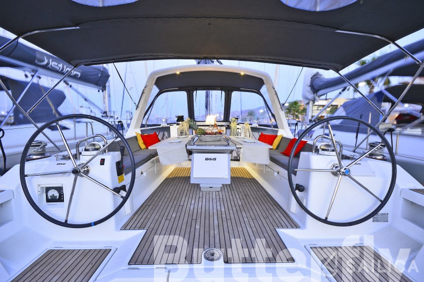 Oceanis 45 - Yacht Charter Sailica