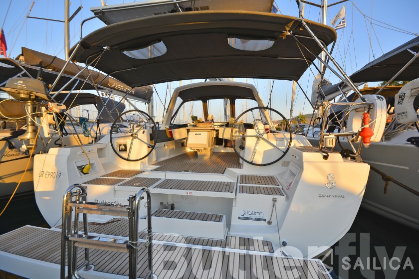 Oceanis 45 - Yacht Charter Sailica