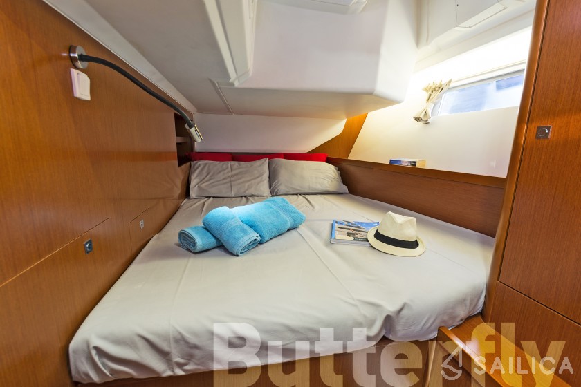 Oceanis 45 - Yacht Charter Sailica