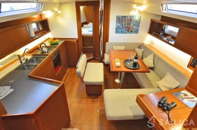 Oceanis 45 - Yacht Charter Sailica