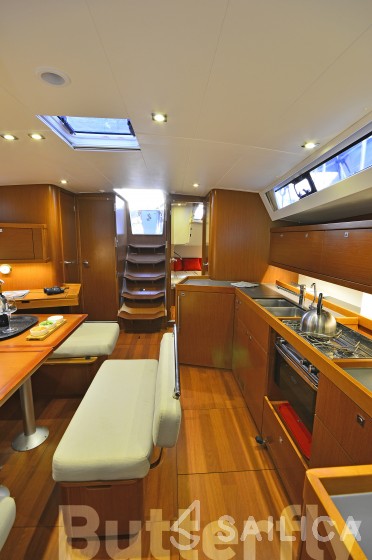 Oceanis 45 - Yacht Charter Sailica