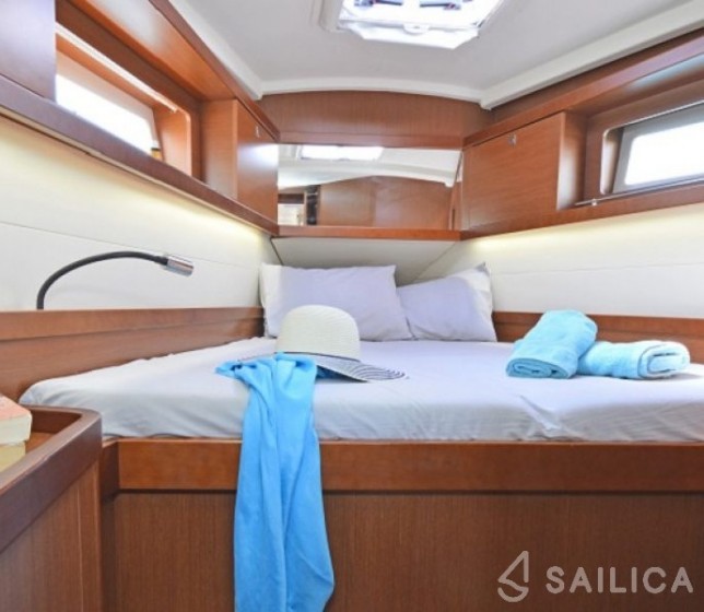 Oceanis 41 - Yacht Charter Sailica