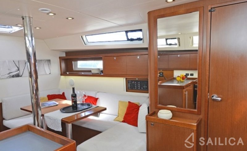 Oceanis 41 - Yacht Charter Sailica