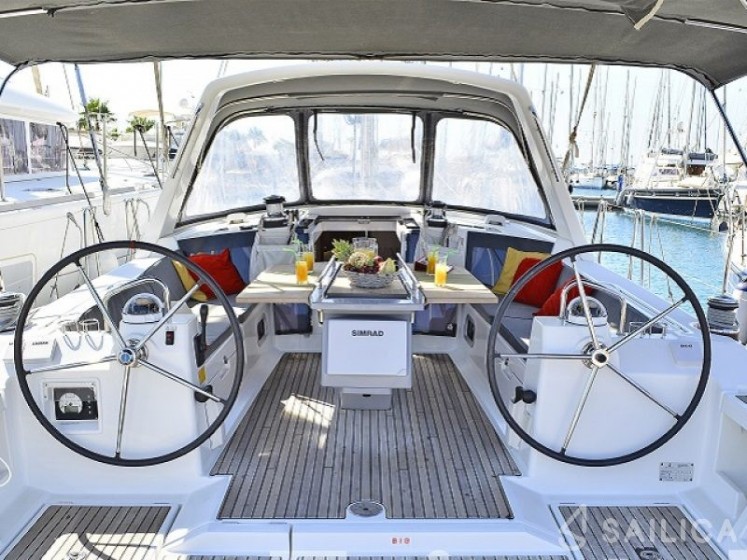 Oceanis 41 - Yacht Charter Sailica