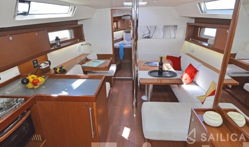 Oceanis 41 - Yacht Charter Sailica