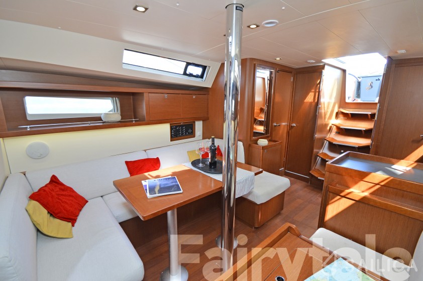 Oceanis 41 - Yacht Charter Sailica