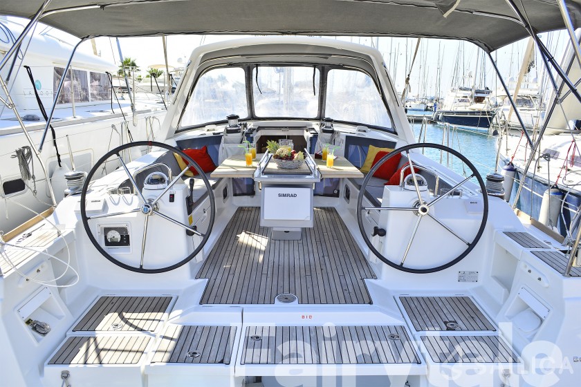 Oceanis 41 - Yacht Charter Sailica