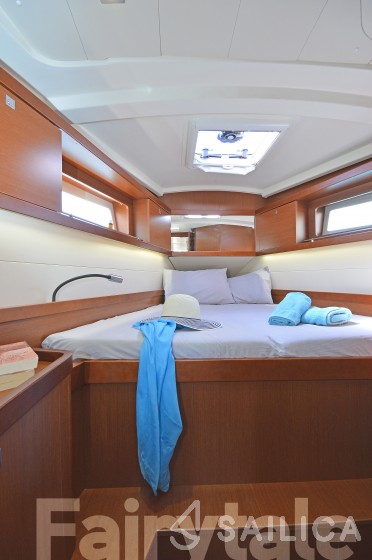Oceanis 41 - Yacht Charter Sailica