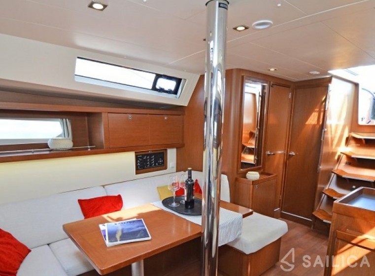 Oceanis 41 - Yacht Charter Sailica