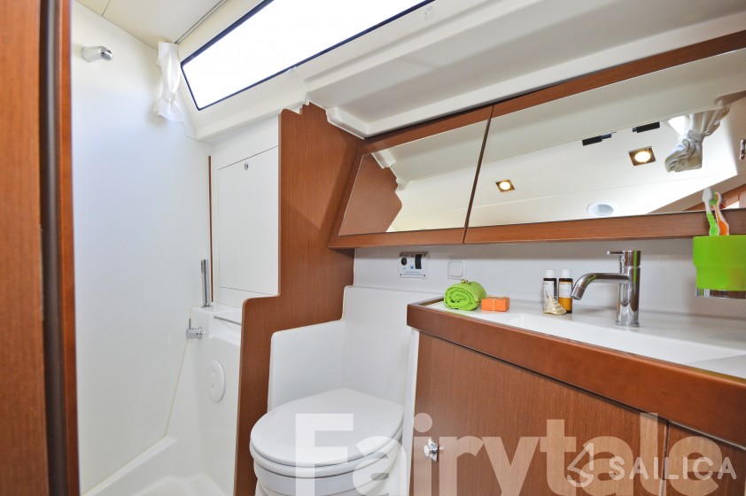 Oceanis 41 - Yacht Charter Sailica
