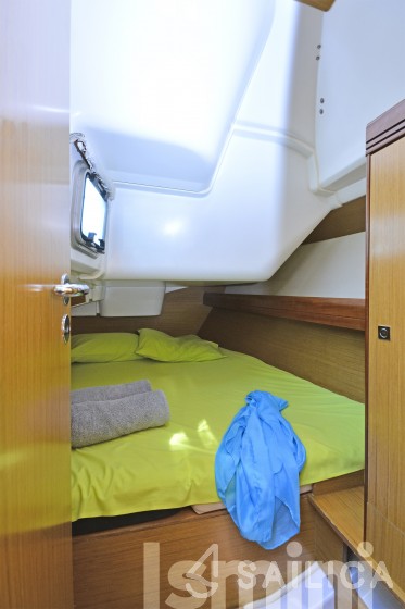 Sun Odyssey 36i - Yacht Charter Sailica