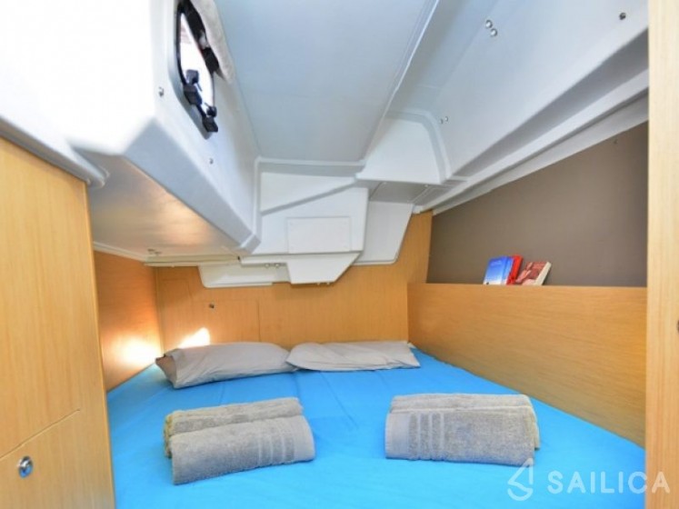 Oceanis 35 - Yacht Charter Sailica