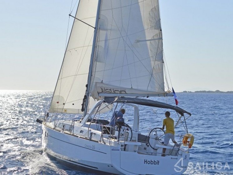 Oceanis 35 - Yacht Charter Sailica