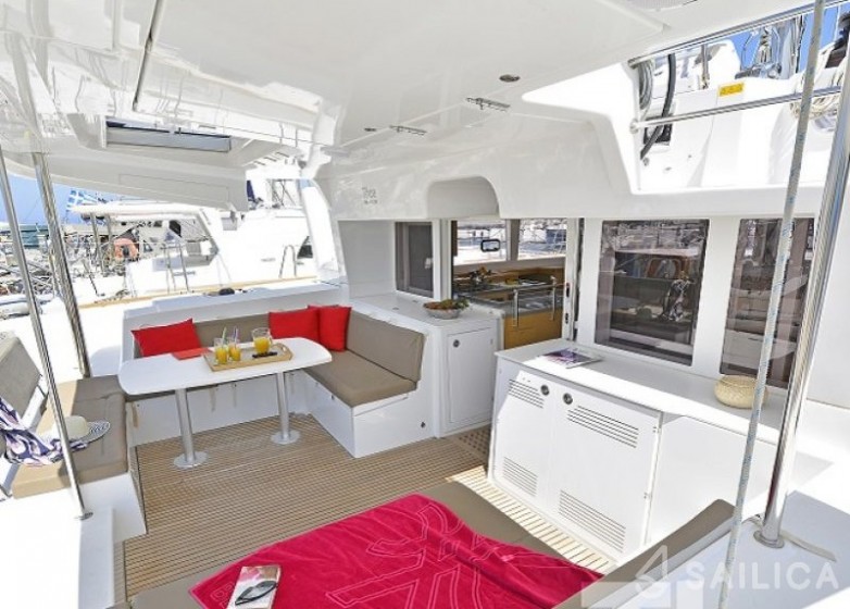 Lagoon 450  Flybridge - Yacht Charter Sailica