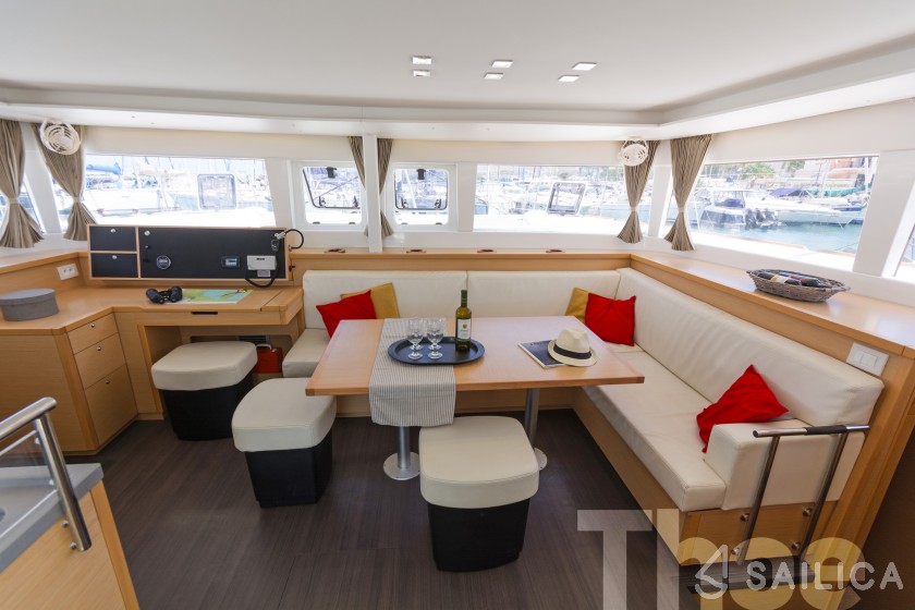 Lagoon 450  Flybridge - Yacht Charter Sailica