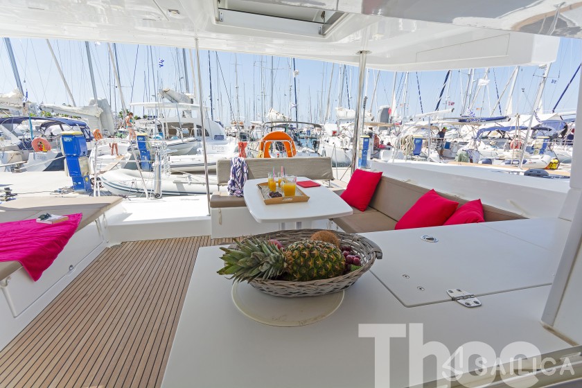 Lagoon 450  Flybridge - Yacht Charter Sailica