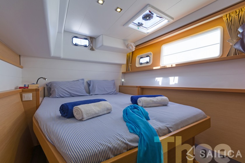 Lagoon 450  Flybridge - Yacht Charter Sailica