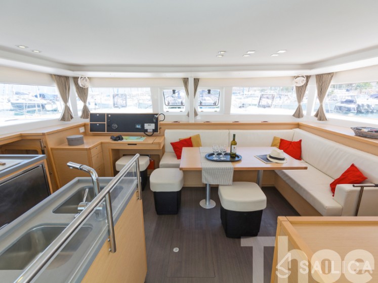 Lagoon 450  Flybridge - Yacht Charter Sailica
