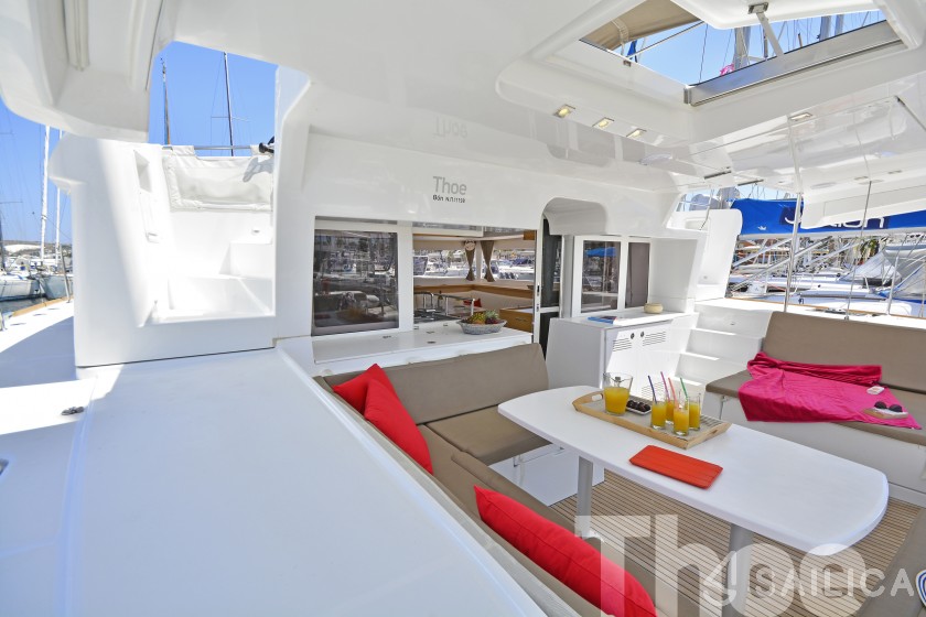 Lagoon 450  Flybridge - Yacht Charter Sailica
