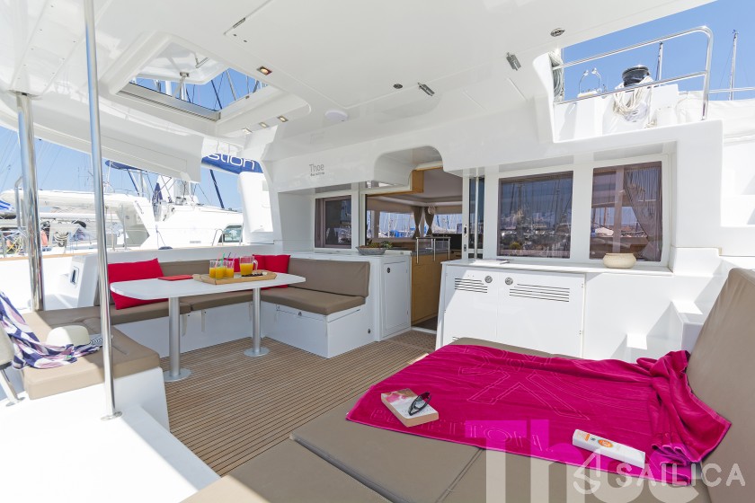 Lagoon 450  Flybridge - Yacht Charter Sailica