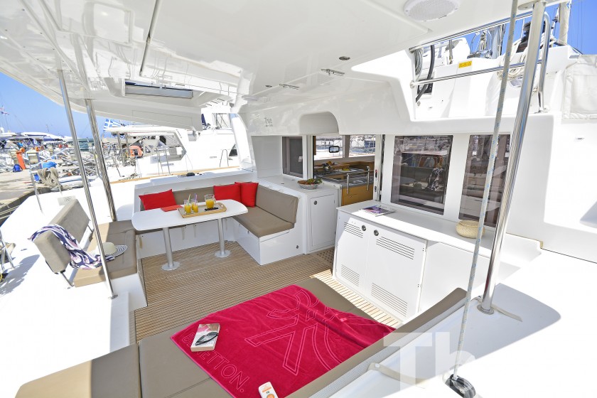 Lagoon 450  Flybridge - Yacht Charter Sailica