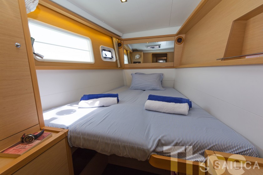 Lagoon 450  Flybridge - Yacht Charter Sailica