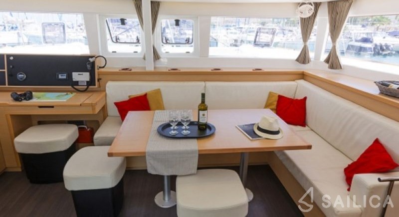 Lagoon 450  Flybridge - Yacht Charter Sailica