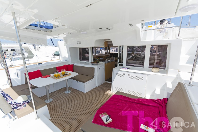 Lagoon 450  Flybridge - Yacht Charter Sailica