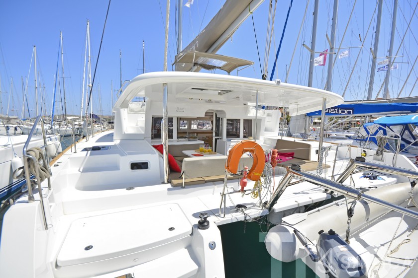 Lagoon 450  Flybridge - Yacht Charter Sailica
