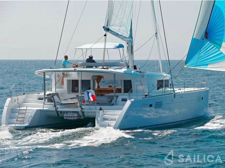 Lagoon 450  Flybridge - Yacht Charter Sailica