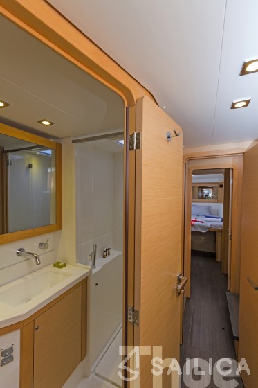 Lagoon 450  Flybridge - Yacht Charter Sailica