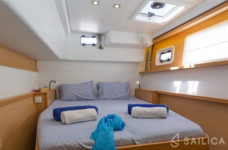 Lagoon 450  Flybridge - Yacht Charter Sailica