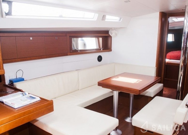 Oceanis 48 - Yacht Charter Sailica