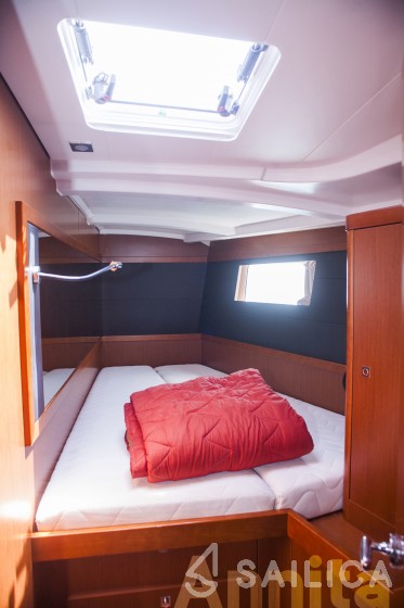 Oceanis 48 - Yacht Charter Sailica