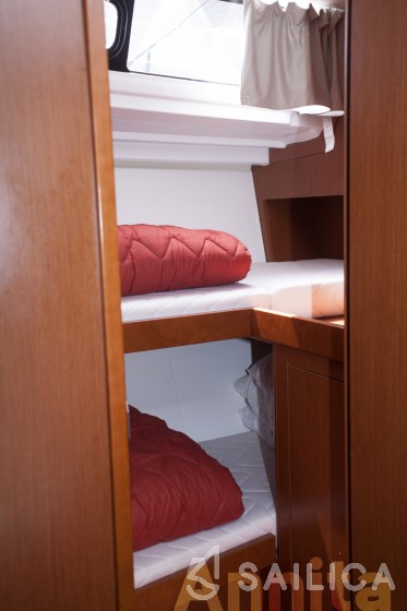 Oceanis 48 - Yacht Charter Sailica
