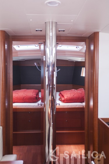 Oceanis 48 - Yacht Charter Sailica